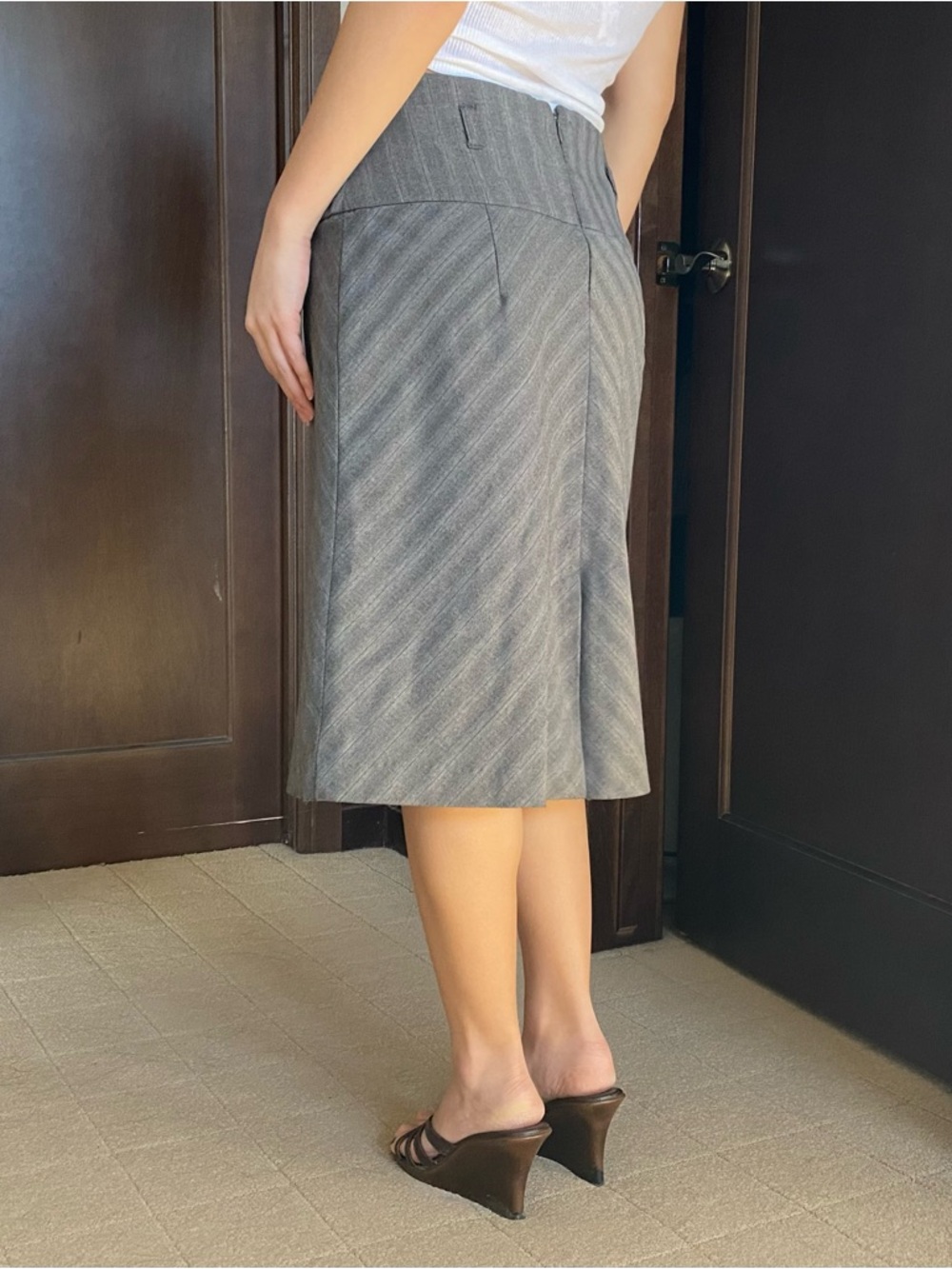 2000s Dynamite Grey and Blue Pinstriped Low Rise Midi Skirt - Picture 3 of 10